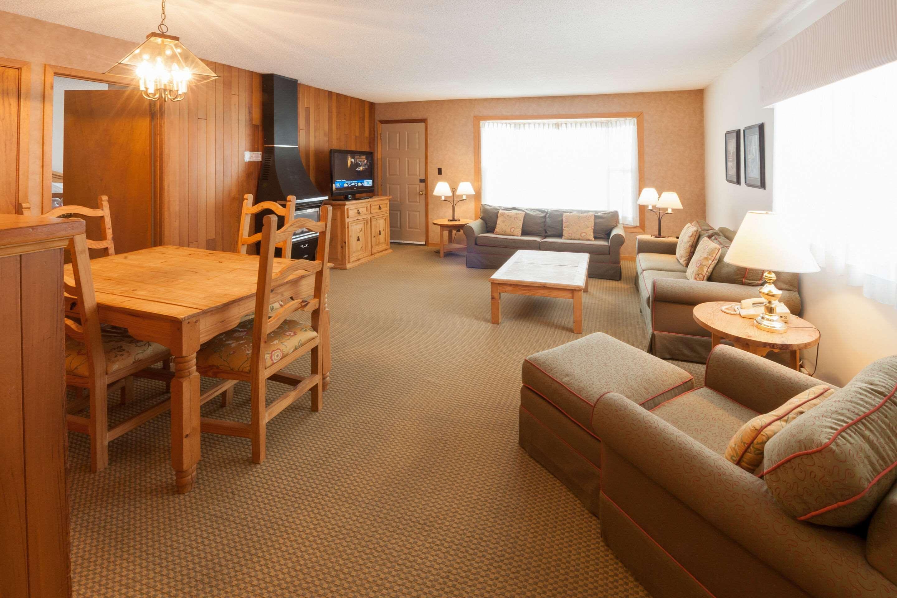Pinestone Resort, Conference Centre, Spa & Golf Course Haliburton Exterior photo